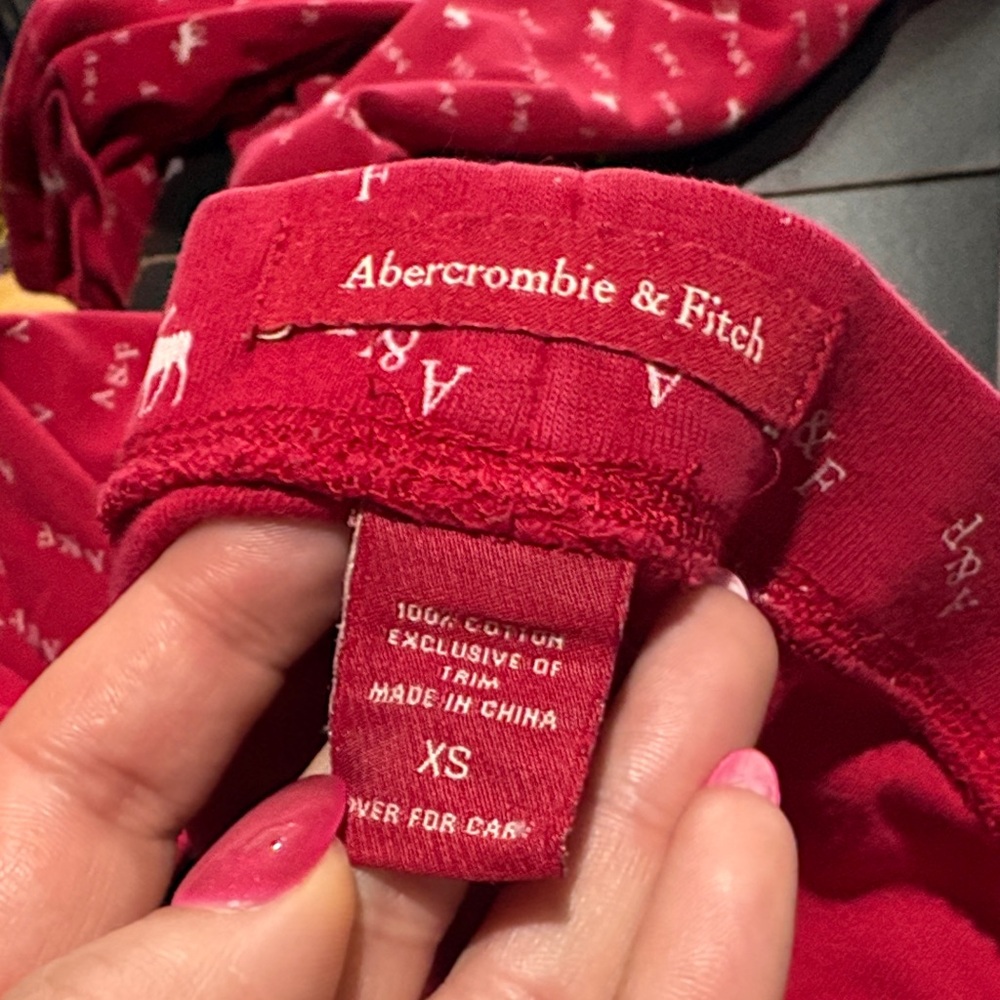 Abercrombie & Fitch red moose print longe pants size xs - Picture 9 of 9